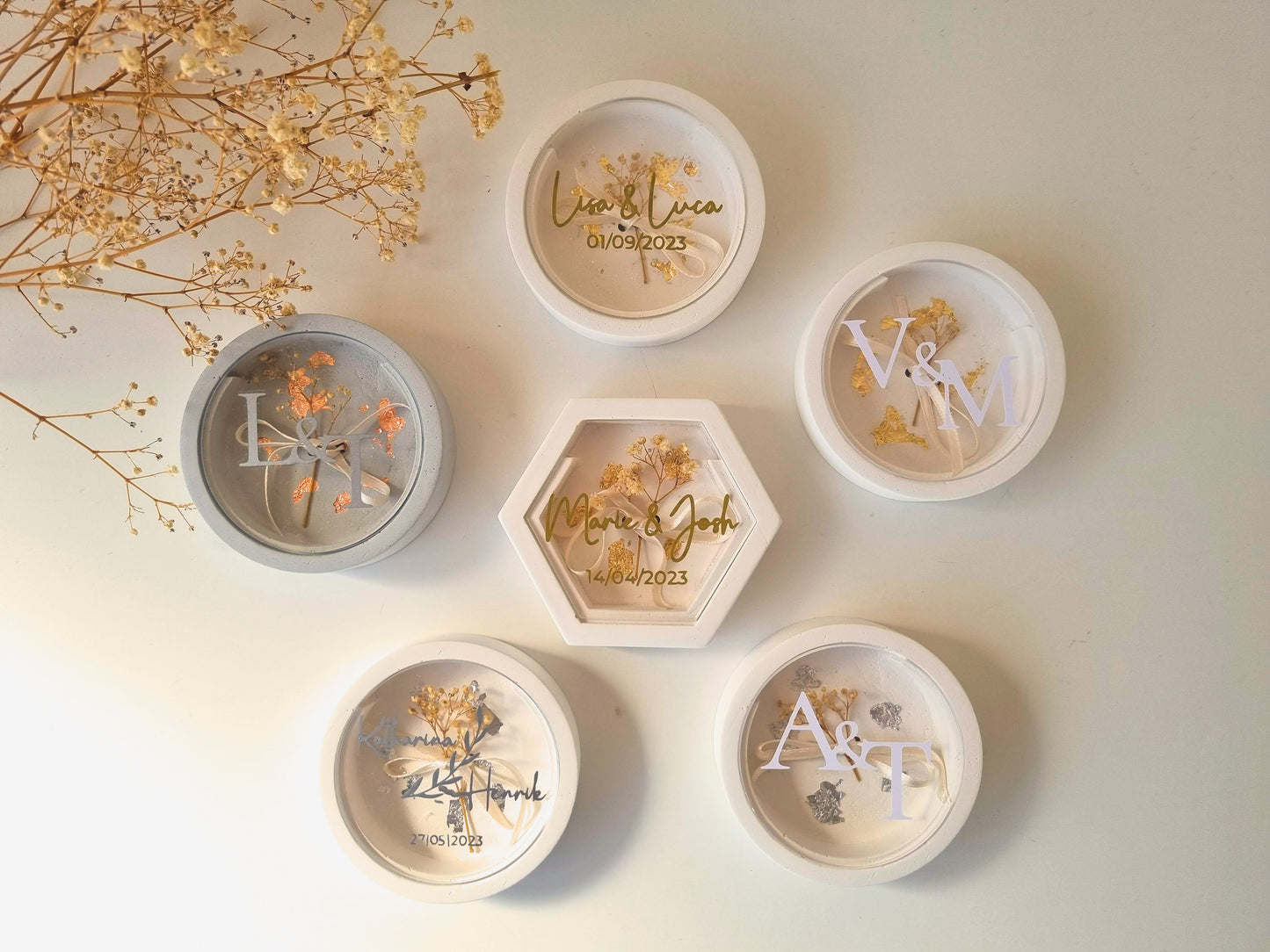 Moderne Ringbox grau mit personalisierter Acryl-Scheibe | Ein besonderes Accessoire für Deine Hochzeit