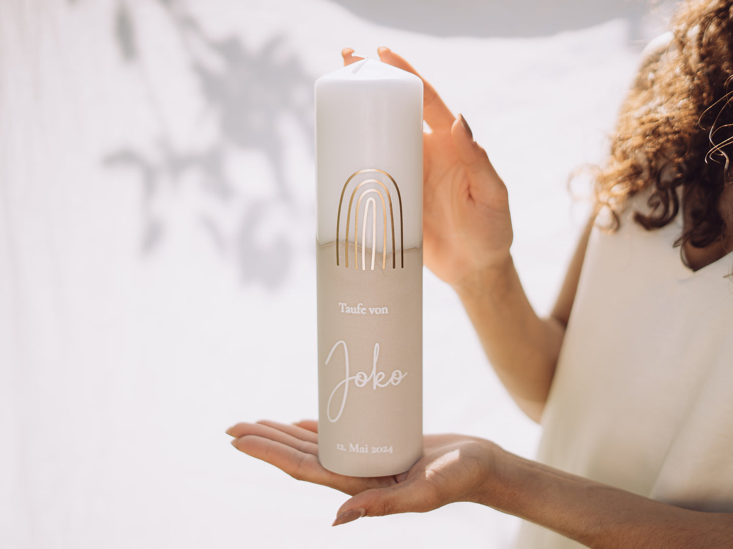 Taufkerze in verschiedenen Farben mit Name, Datum und Taufspruch personalisiert
