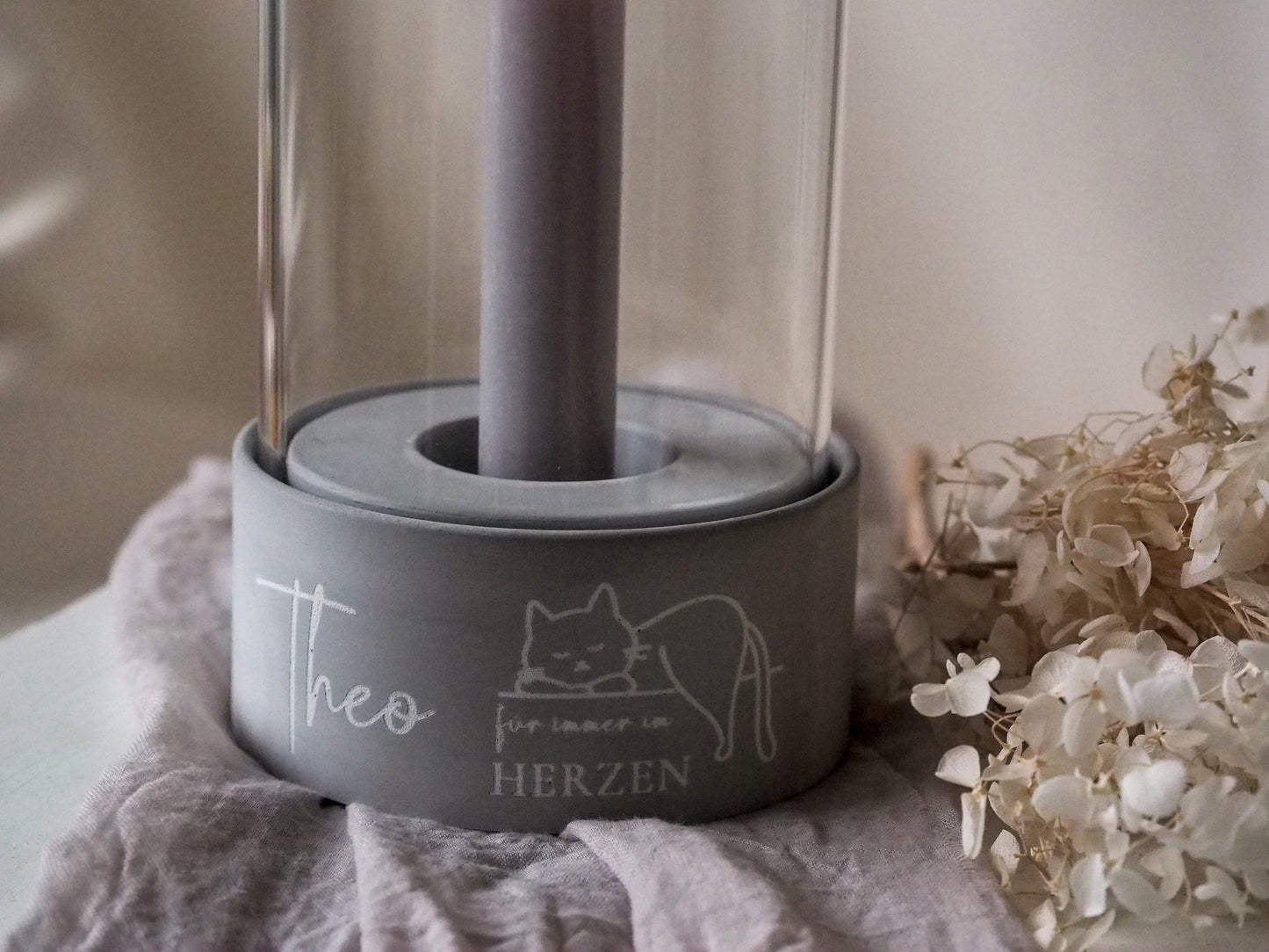 Personalisiertes Trauerlicht für Haustiere | Windlicht | stilvolle Gedenkkerze mit Gravur | Handgefertigt & hochwertig | Name