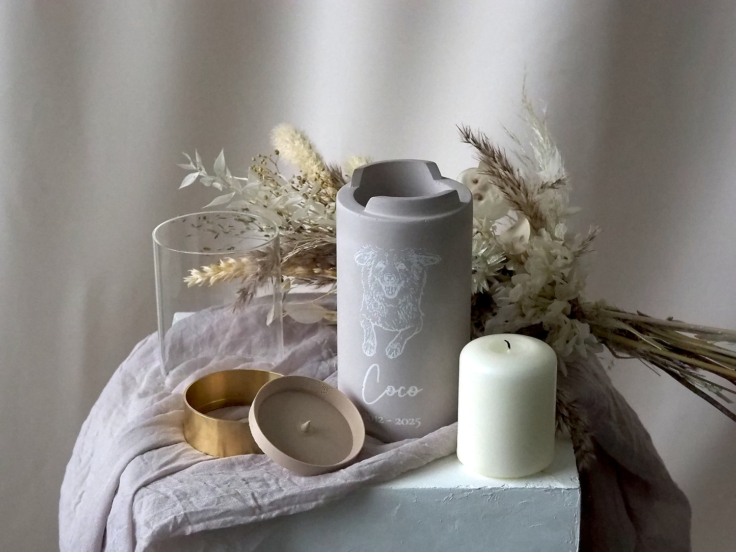Tierurne als Design-Windlicht – personalisierte Urne mit graviertem Foto für Haustiere | stilvolle Gedenkkerze | Handgefertigt & hochwertig | Name & Datum