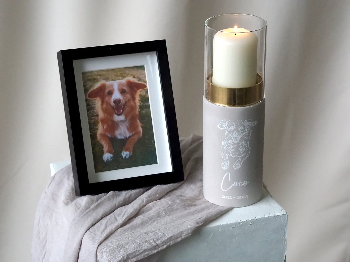 Tierurne als Design-Windlicht – personalisierte Urne mit graviertem Foto für Haustiere | stilvolle Gedenkkerze | Handgefertigt & hochwertig | Name & Datum