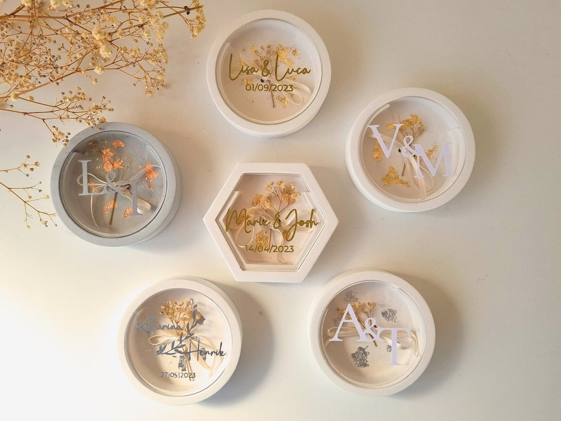 Moderne Ringbox hexagonal mit personalisierter Acryl-Scheibe | Ein besonderes Accessoire für Deine Hochzeit
