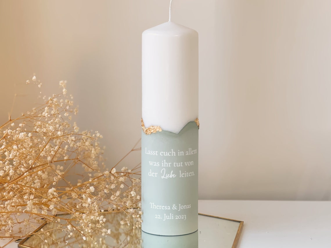Personalized wedding candle with nude/beige plaster base and gold leaf accents | Wedding motto | Names and date