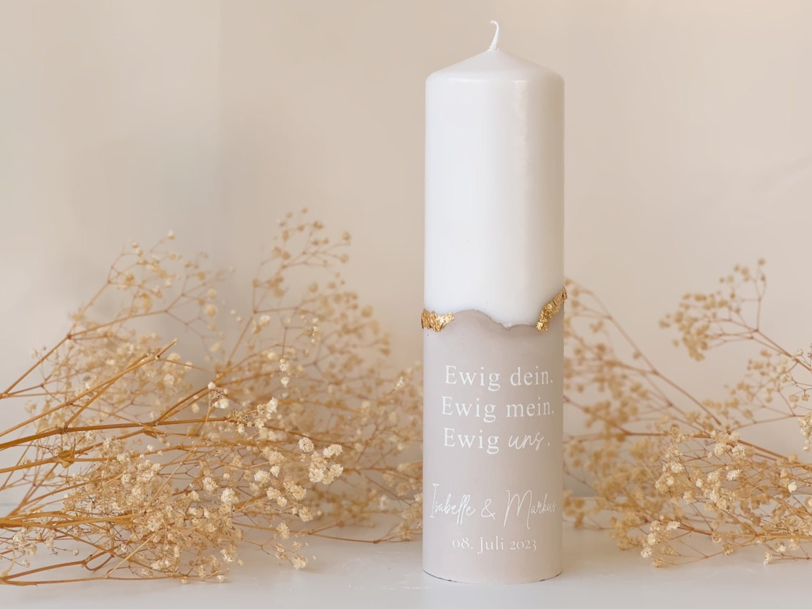 Personalized wedding candle with nude/beige plaster base and gold leaf accents | Wedding motto | Names and date