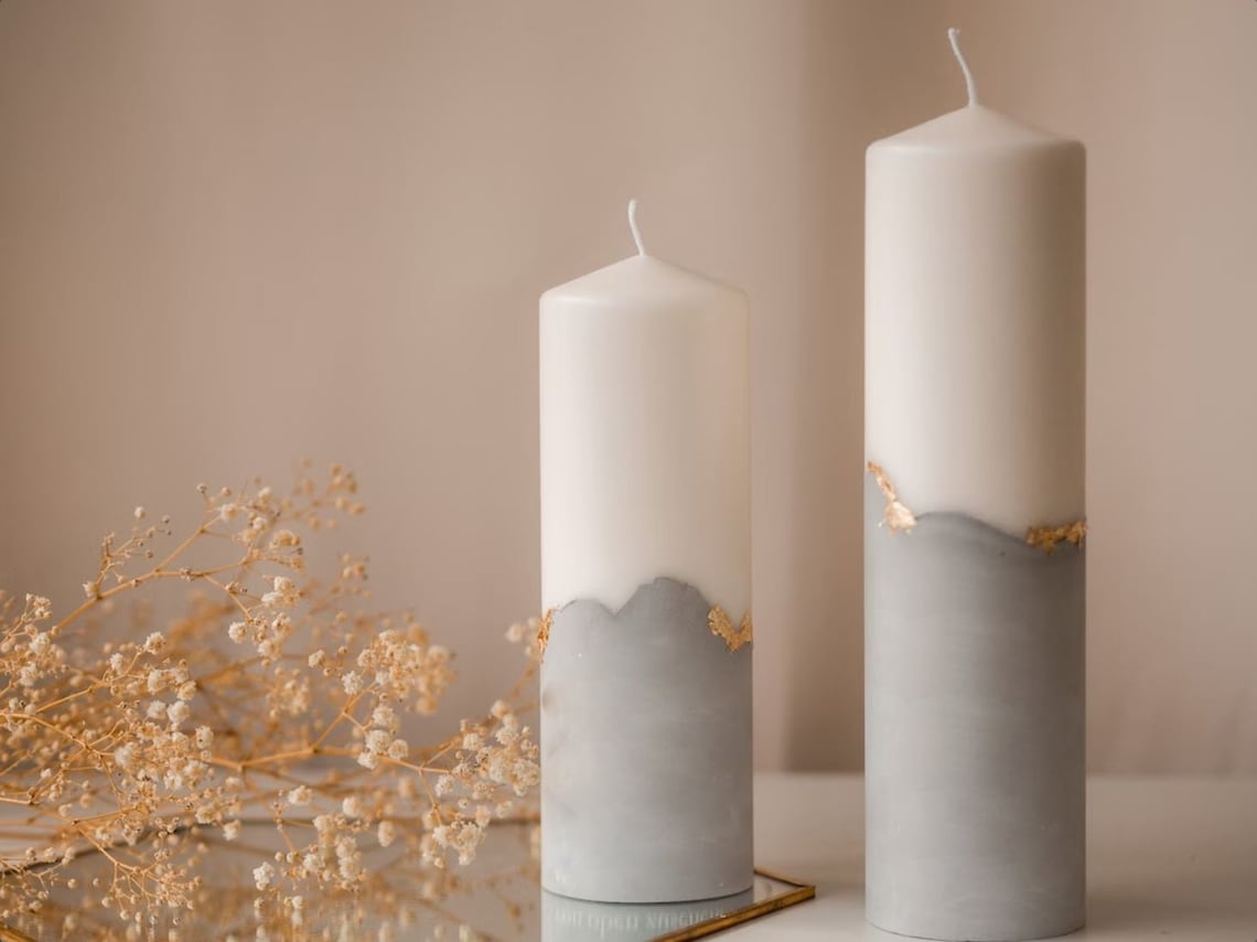 Personalized wedding candle with gray plaster base and gold leaf accents | Wedding motto | Names and date