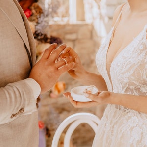 Moderne Ringbox hexagonal mit personalisierter Acryl-Scheibe | Ein besonderes Accessoire für Deine Hochzeit