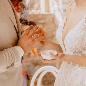 Moderne Ringbox grau mit personalisierter Acryl-Scheibe | Ein besonderes Accessoire für Deine Hochzeit