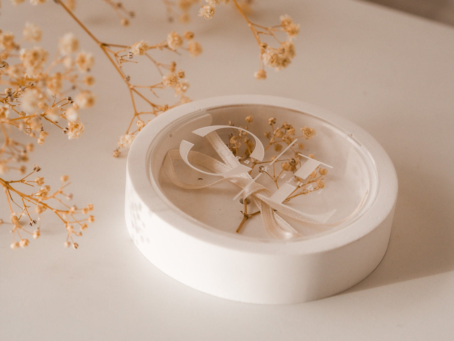 Moderne Ring Box mit Hochzeitslogo "Initialen & Namen"