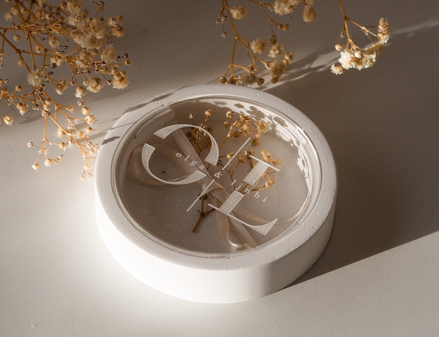 Moderne Ring Box mit Hochzeitslogo "Initialen & Namen"