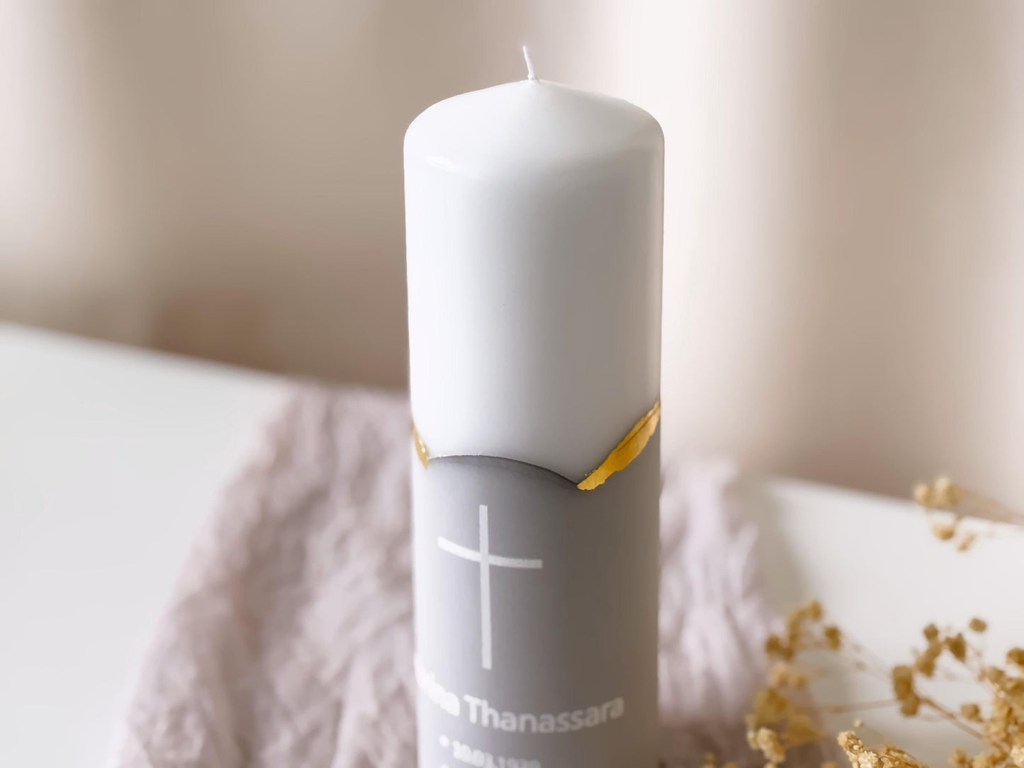 Personalized mourning candle with colored base and name & date