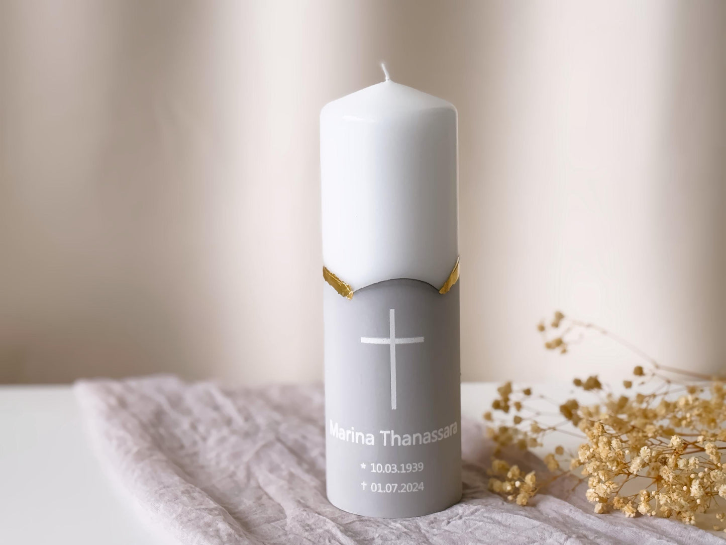 Personalized mourning candle with colored base and name & date
