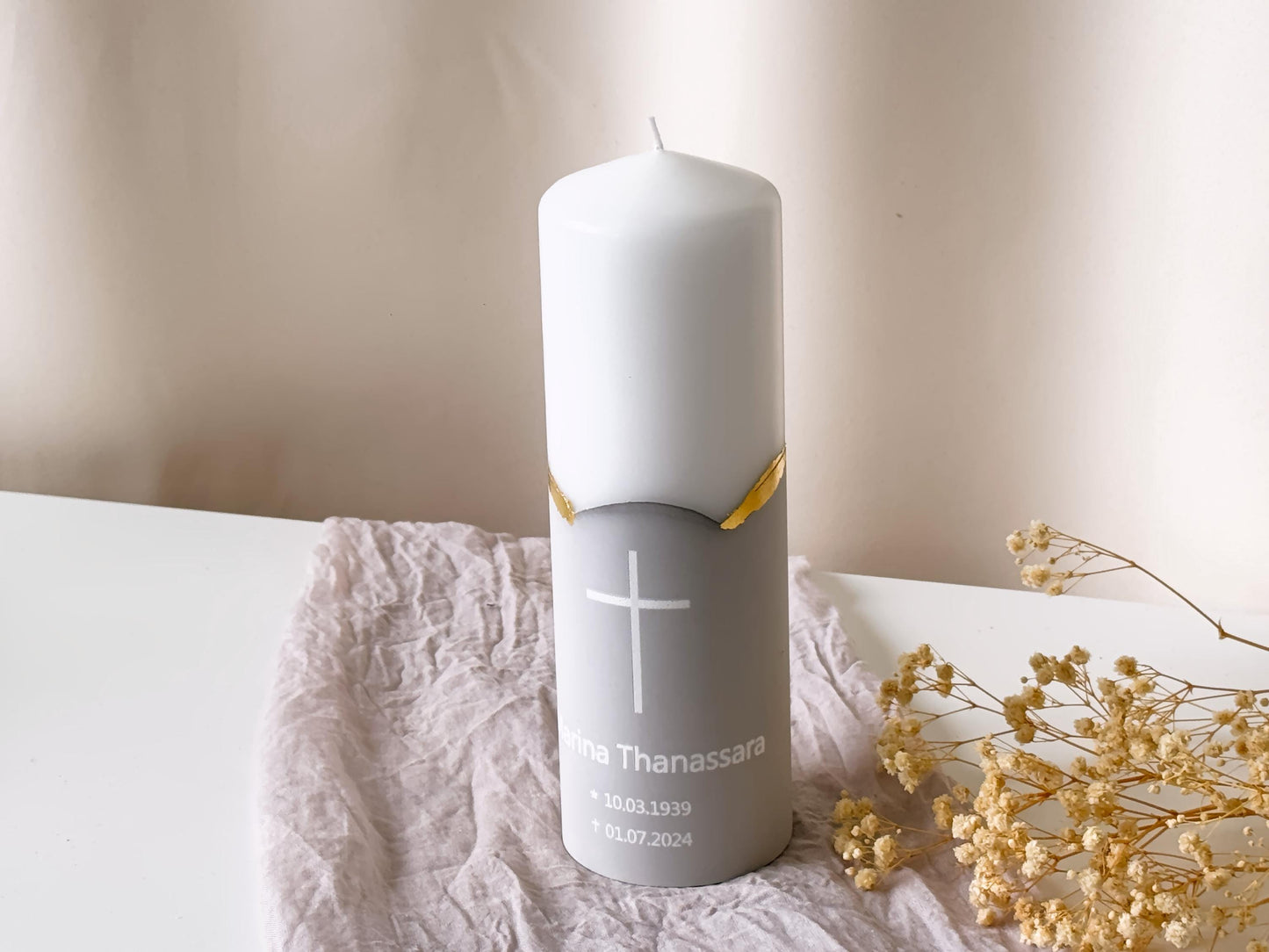 Personalized mourning candle with colored base and name & date