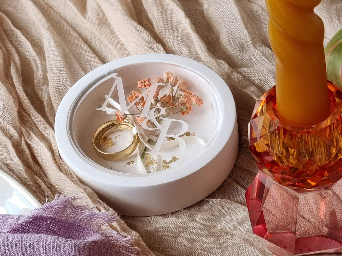 Modern ring box with laser-engraved acrylic disc | A special accessory for your wedding