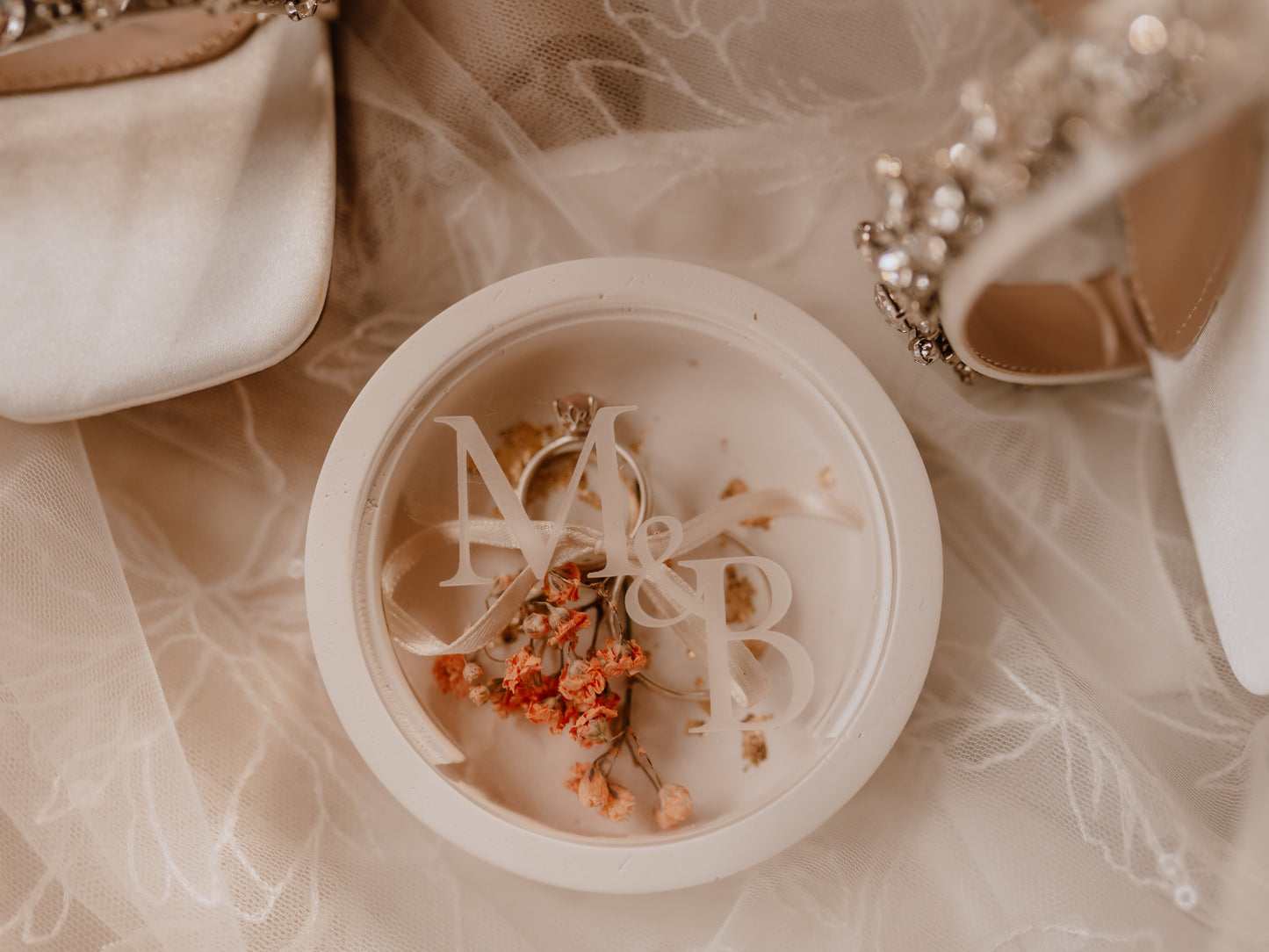 Modern ring box with laser-engraved acrylic disc | A special accessory for your wedding