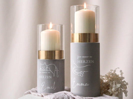 Tierurne als Designwindlicht | Personalisierte Urne für Haustiere | Stilvolle Gedenkkerze mit Name graviert