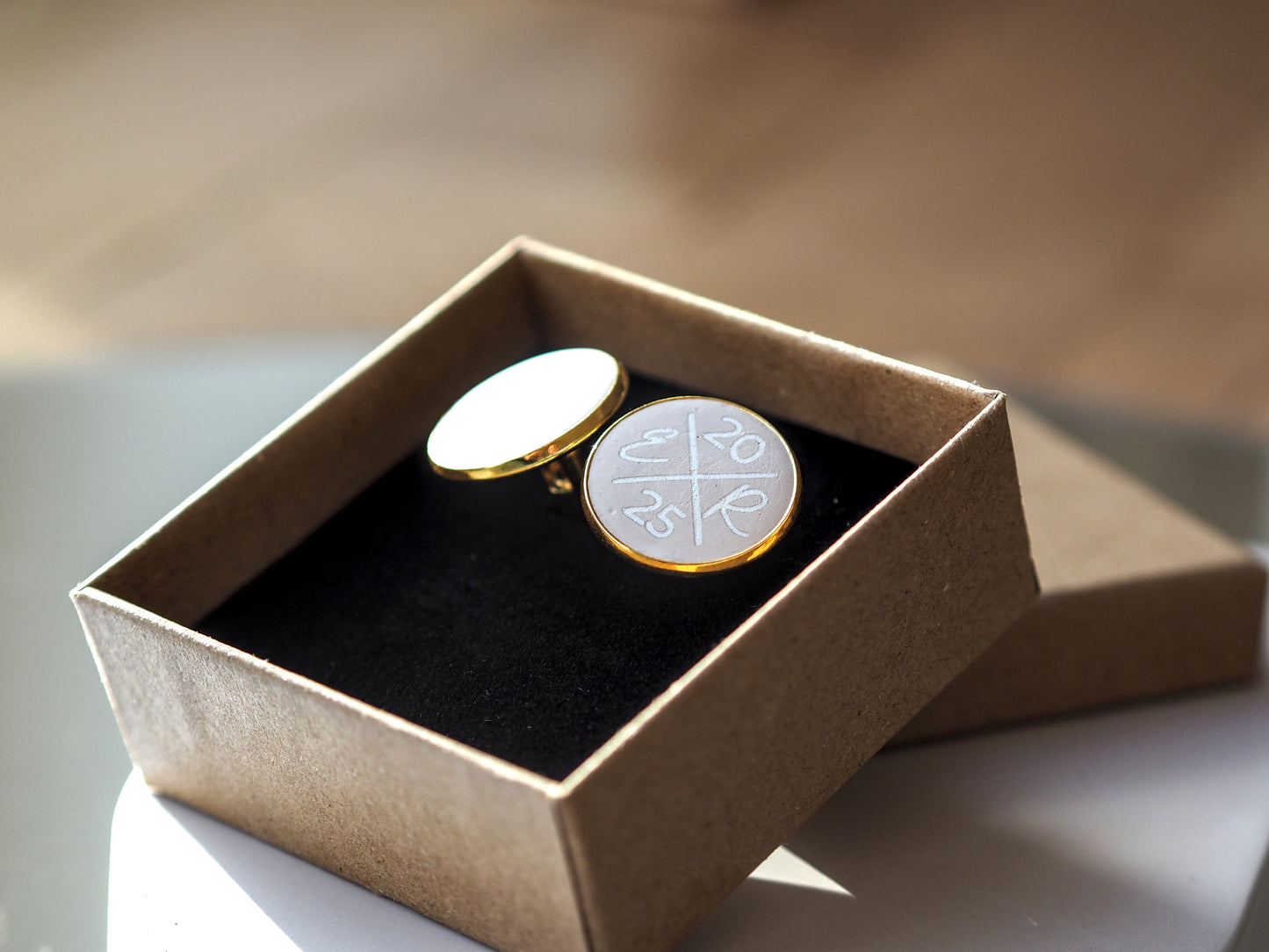 Gravierte Manschettenknöpfe in Betonoptik zur Hochzeit mit Initialen | Vergoldet mit Betonkern | Personalisiertes Geschenk für Männer