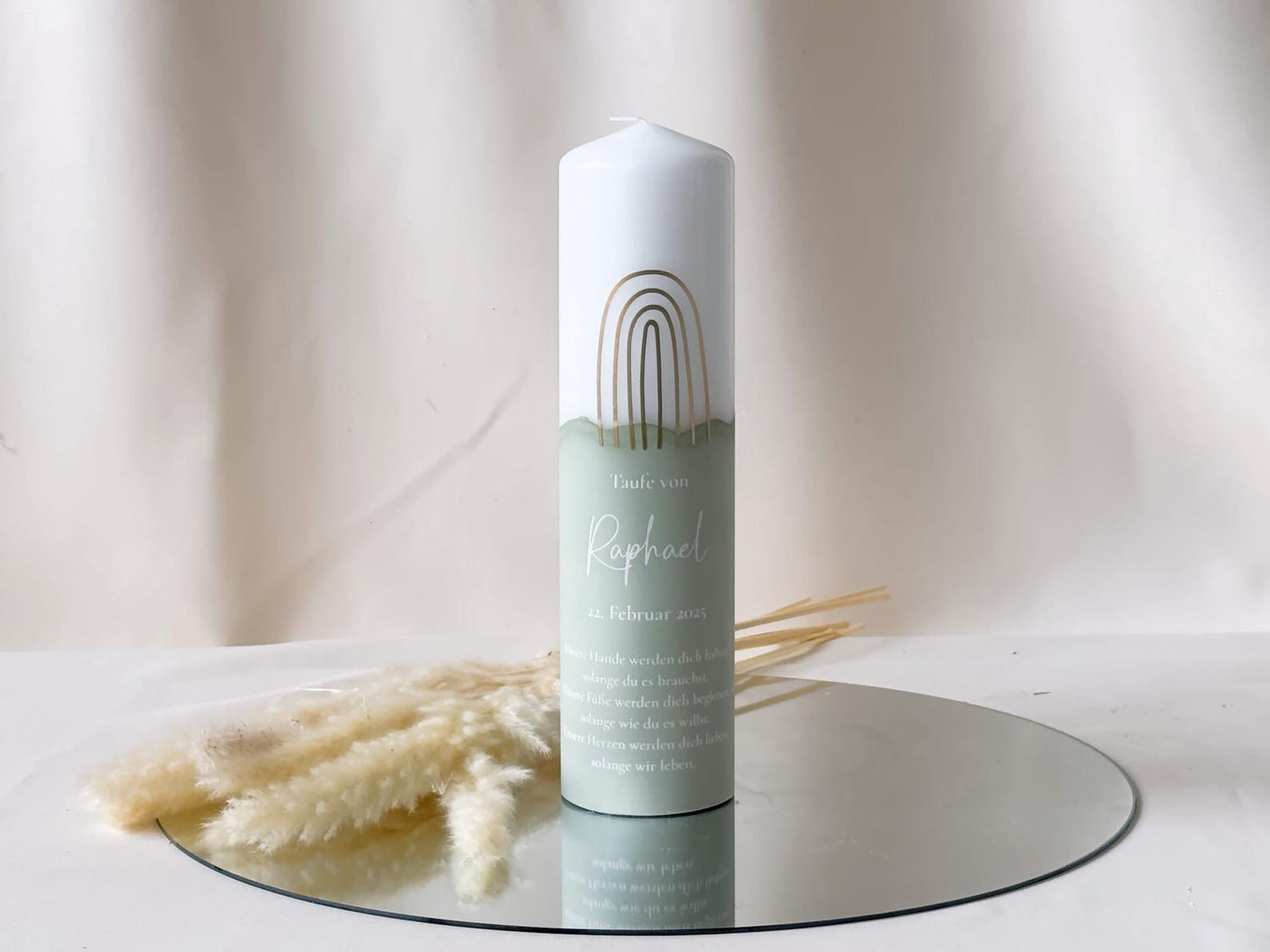 Taufkerze in verschiedenen Farben mit Name, Datum und Taufspruch personalisiert