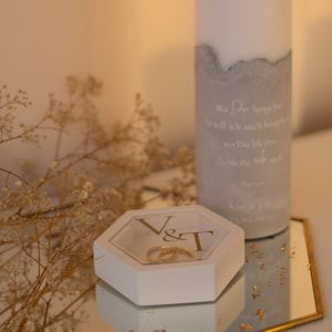 Moderne Ringbox hexagonal mit personalisierter Acryl-Scheibe | Ein besonderes Accessoire für Deine Hochzeit